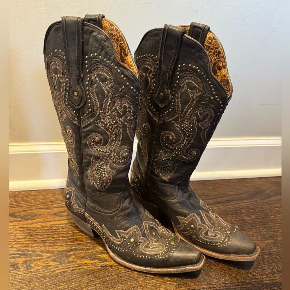 Corral G1441 Vintage Brown Studded Embroidered Snip Toe Cowboy Boots Size 9.5